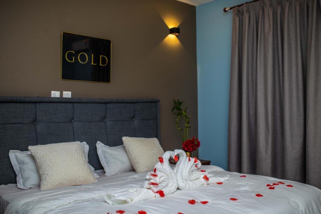 Piano & Gold Collections, Peduase Hotel Peduasi Exterior photo